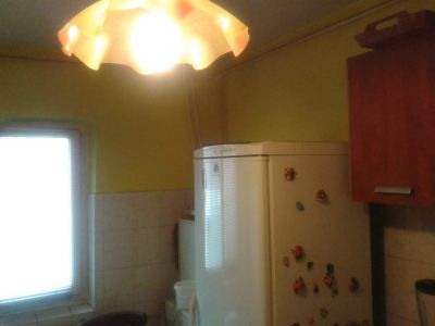 apartament 2 camere decomandate etaj 2 zona linistita 