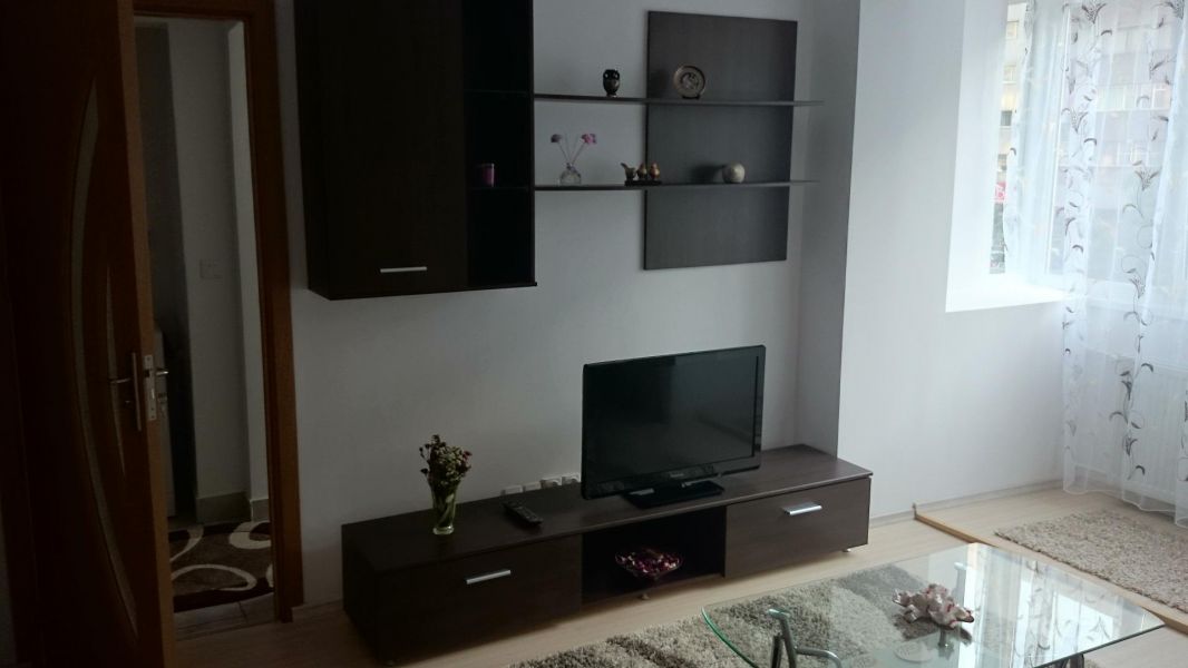 Inchiriez 2 camere Magheru