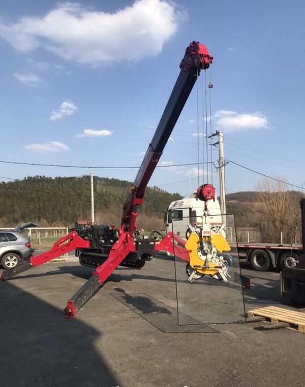 Inchiriere macara și ventuza sticla