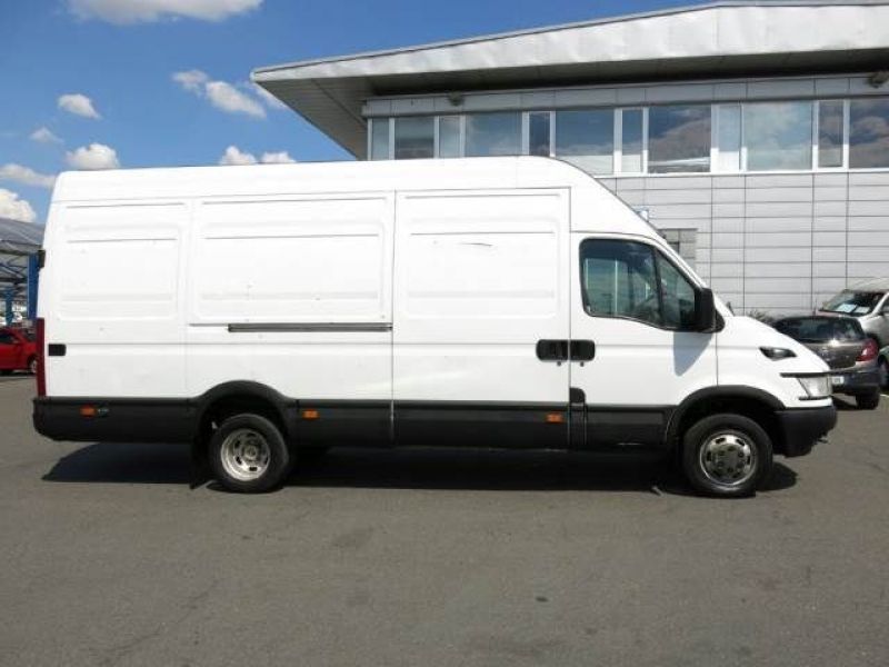 Asigur transport 24/24h oriunde cu dube de 3,5t