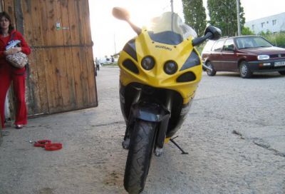 Vind Suzuki GSXR 750 K-1