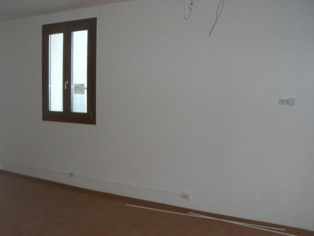 Inchiriez hala zidarie 600 mp sector 3 Bucuresti