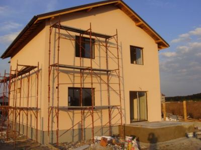 Vind vila la pret de apartament
