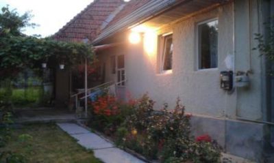 Vand CASA + teren mare, 3 camere Sacele,jud BV ieftin si...de vis