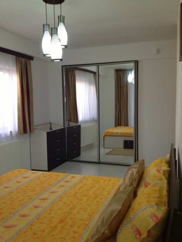Inchiriez ap 3 camere lux, Contansta