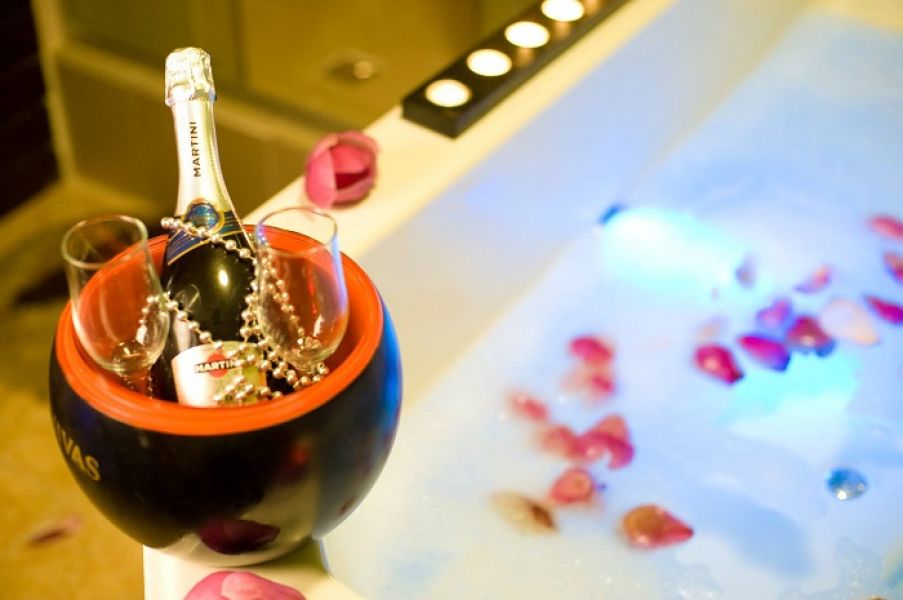 Dezmat in Jacuzzi