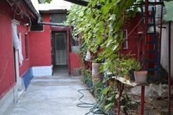 Vand casa curte/ Schimb Casa 0729 195 278