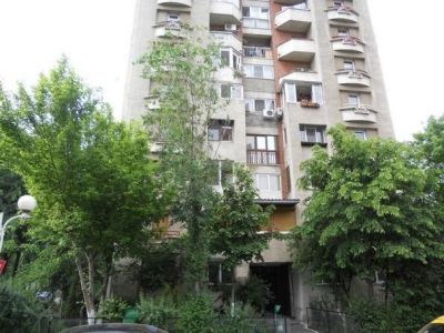 Apartament cu 3 camere - Tineretului