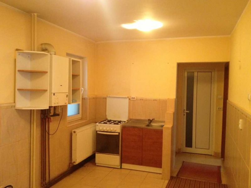 Particular Vand apartament 3 camere Cartierul Traian, Rm. Valcea