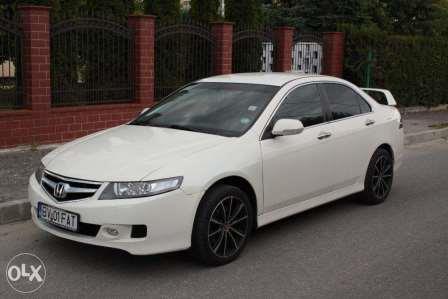 Vand Honda Accord din 2008 cu set cauciucuri si jenti