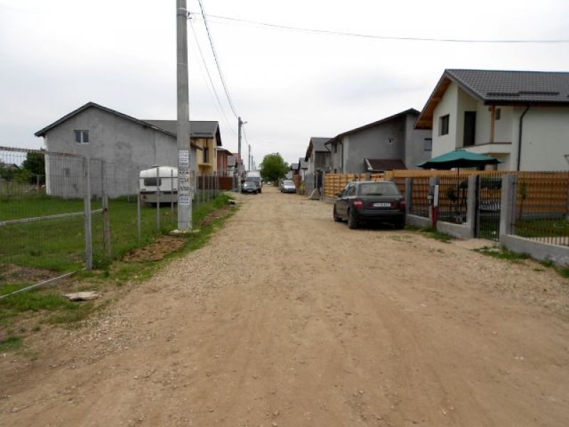 Com.Berceni Loturi teren pt.casa vand