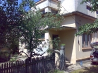 Persoana fizica vand urgent casa batraneasca in Bacau. 