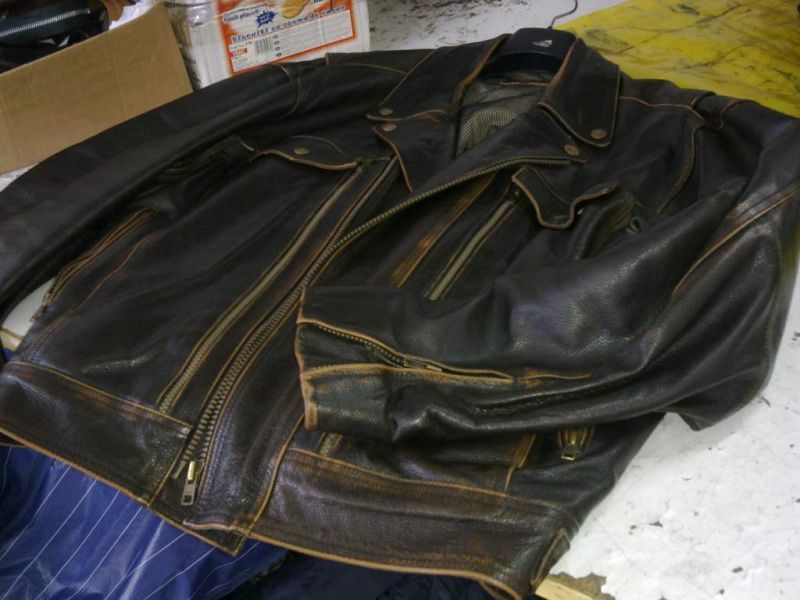 Reparaii haine piele      