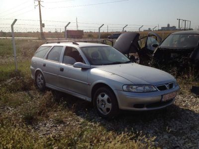 dezmembrez opel vectra b an 2001