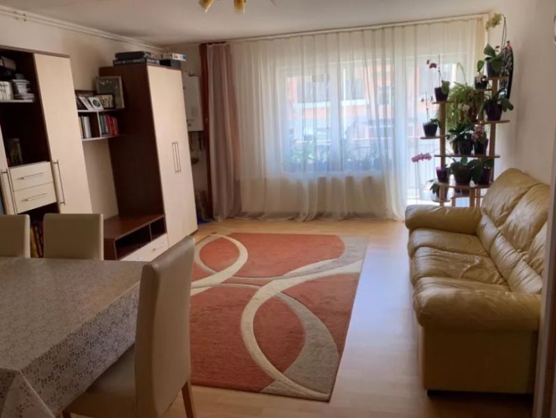 Apartament 3 camere Floresti