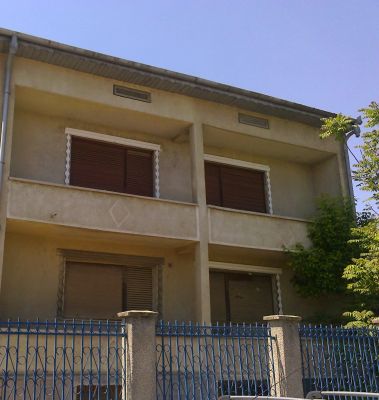 OFERTA! VAND CASA DIN CARAMIDA, D+P+E, AN CONSTRUCTIE 2000, ZONA CENTRALA DROBETA TURNU SEVERIN