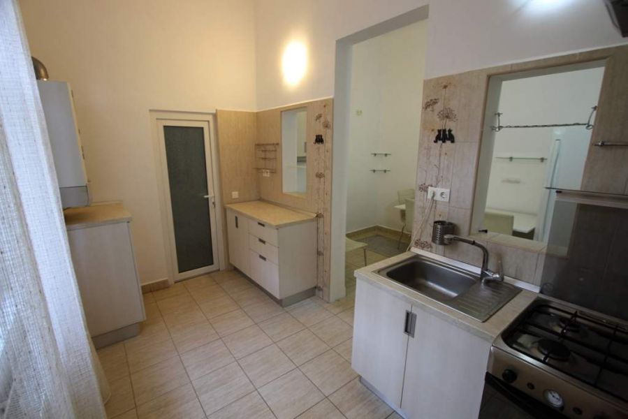 Inchiriere 2 apartamente la casa cu curte, la pretul de 750 EUR fiecare