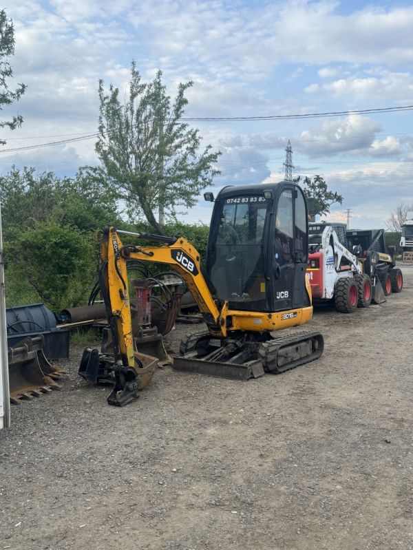 Inchiriez miniexcavator 1.100 leizi totul inclus