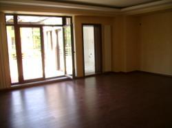 DE VANZARE APARTAMENT 3 CAMERE ZONA DAMAROAIA