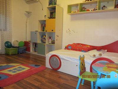 Vand apartament 3 camere, in apropierea parcului Bazilescu