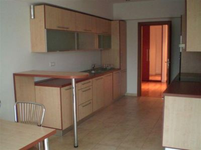 3 CAMERE HERASTRAU