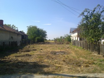 Vand teren zona Racari