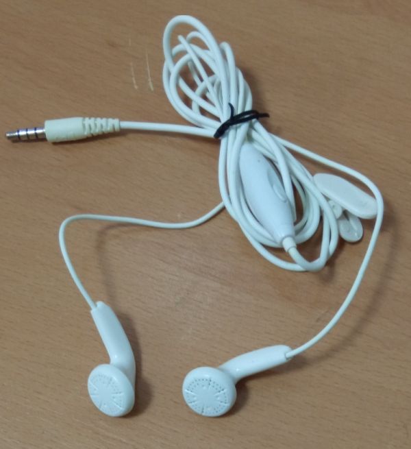 Vand Casti cu hands free,noi,pentru telefon sau Tableta