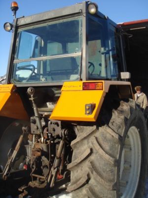 Vand tractor Renault 133.14 TZ