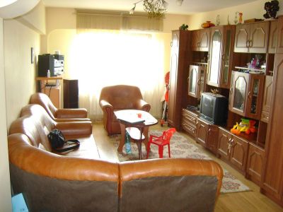 Vand apartament 3 camere Campina