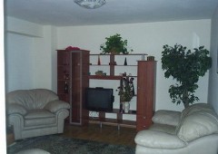 Ofer spre inchiriere 3 camere pta victoriei 