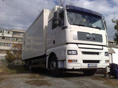transport auto cu camion izoterma intern si international
