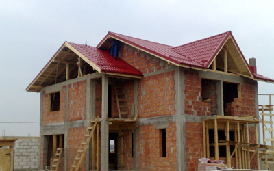 Echipa de constructori case in tara
