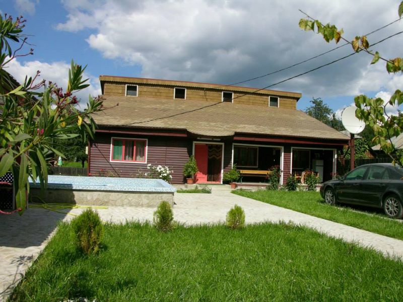Vand Vila la munte+teren 3000metrii patrati-accept schimb Buc