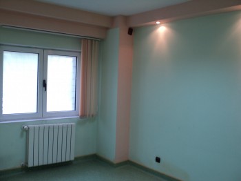 Vand apartament 3 camere zona intersectie Sebastian/Ferentari inaite de Salaj stradal.