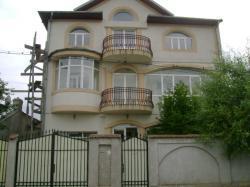 DE INCHIRIAT ETAJ 1 si2,IN VILA, zona Colentina Andronache