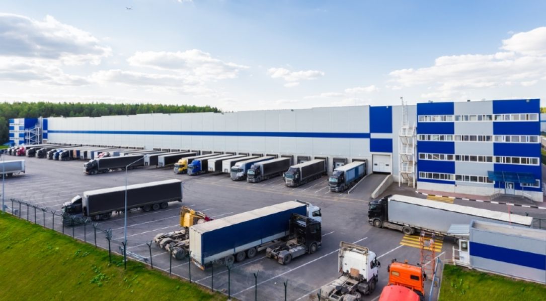 Montam panouri sandwich si constructie metalica