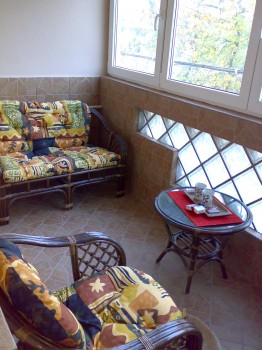 Vand apartament nou in vila