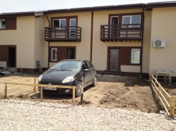 Domnesti, casa 2 camere la cheie+ teren- 33000eur