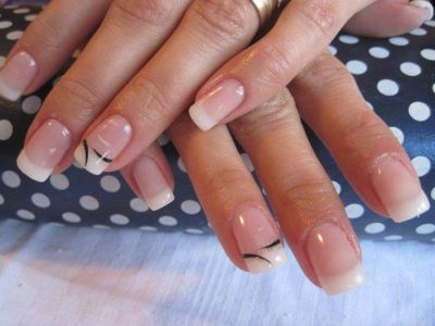 APLIC UNGHII CU GEL LA PRETURI FOARTE MICI