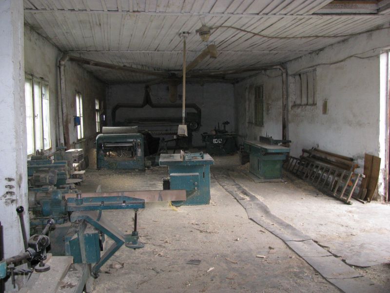Inchiriez hala de productie prelucrare lemn
