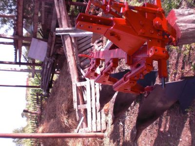vand tractor deutz in 4 pstoane cu incarcator frontal cosa ,plug grebla, prasitoare