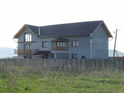 VAND CASA zona Podu Olt, comuna Harman, Brasov