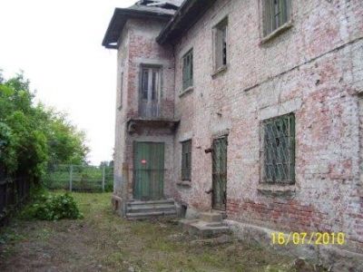 vand teren cu vila renovabila