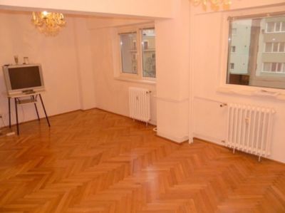 Inchiriez 4 camere  Banul Manta