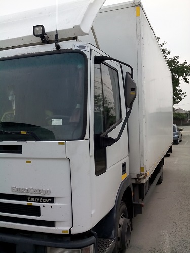 Transport marfa cu camion de 7,5 tone dotat cu lift