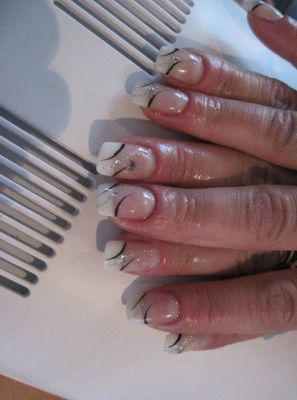 APLIC UNGHII CU GEL LA PRETURI FOARTE MICI