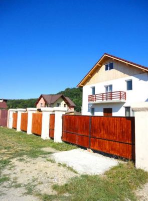 Proprietar, vila la 9 km de Brasov, zona superba