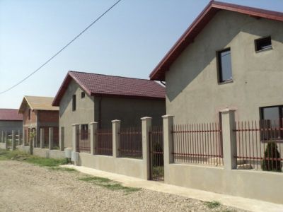 VAND Case de locuit, p+m, Domnesti (Teghes), la padure, in diverse stadii de constructie