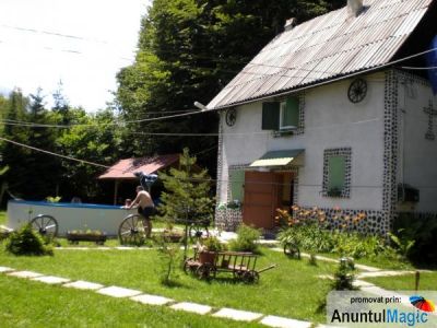 Vand cabana pe valea Avrigului