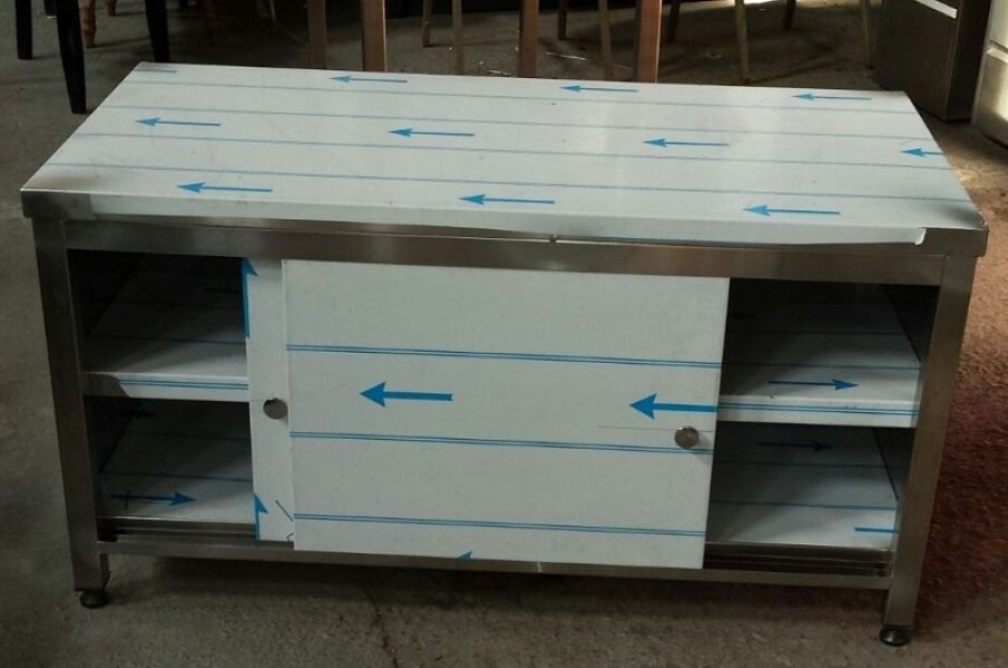 Executam dulapuri, rastele, mese,hote din inox